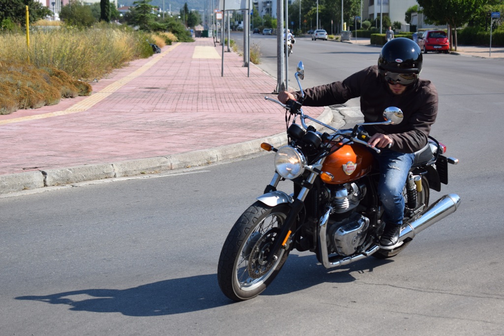 royal enfield interceptor 650 action 6