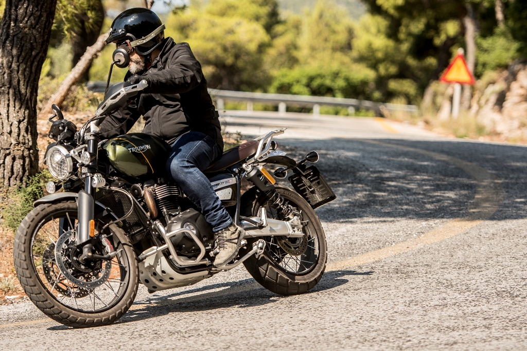 triumph scrambler 1200xc action 2