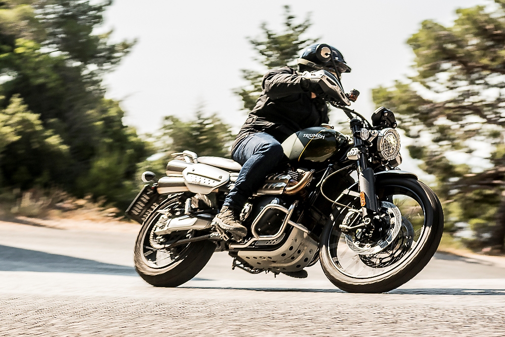 triumph scrambler 1200xc action 3