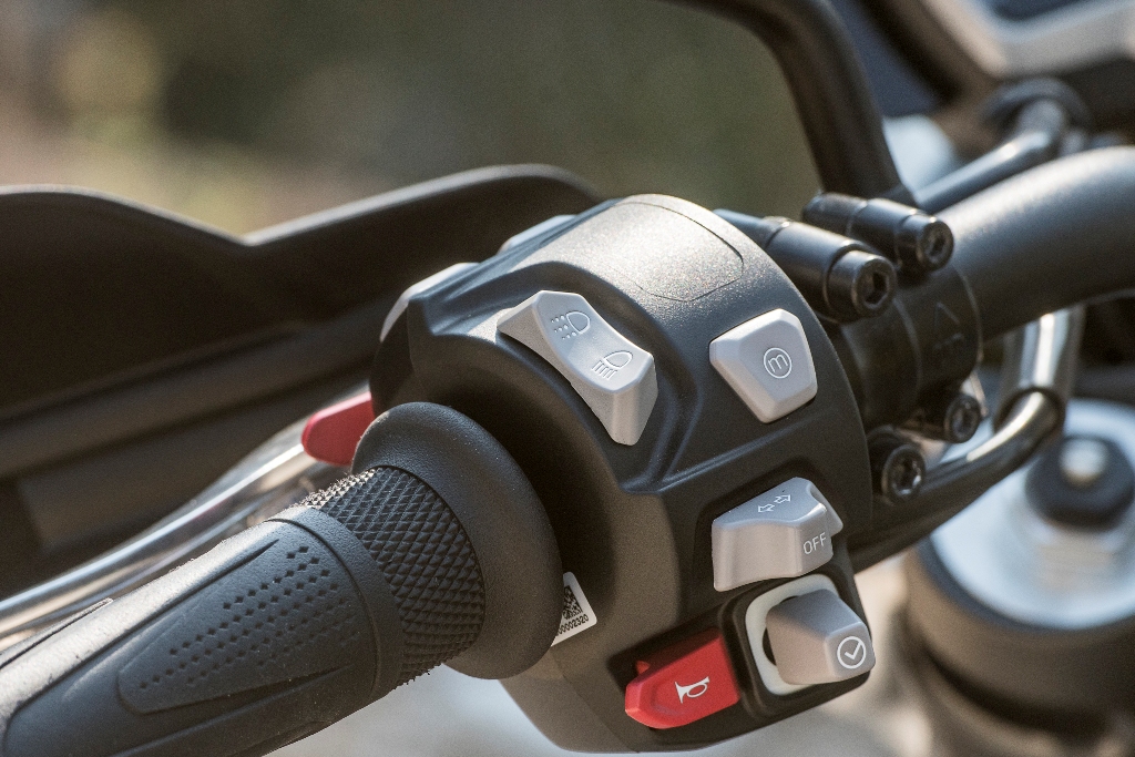 triumph scrambler 1200xc details 7