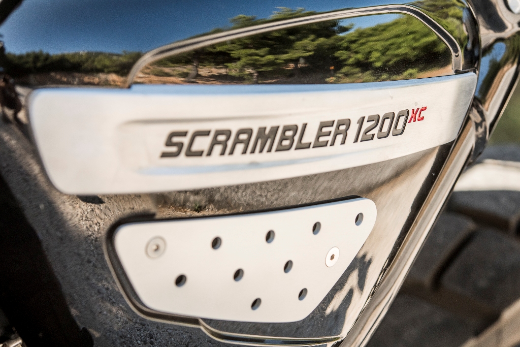 triumph scrambler 1200xc details 9