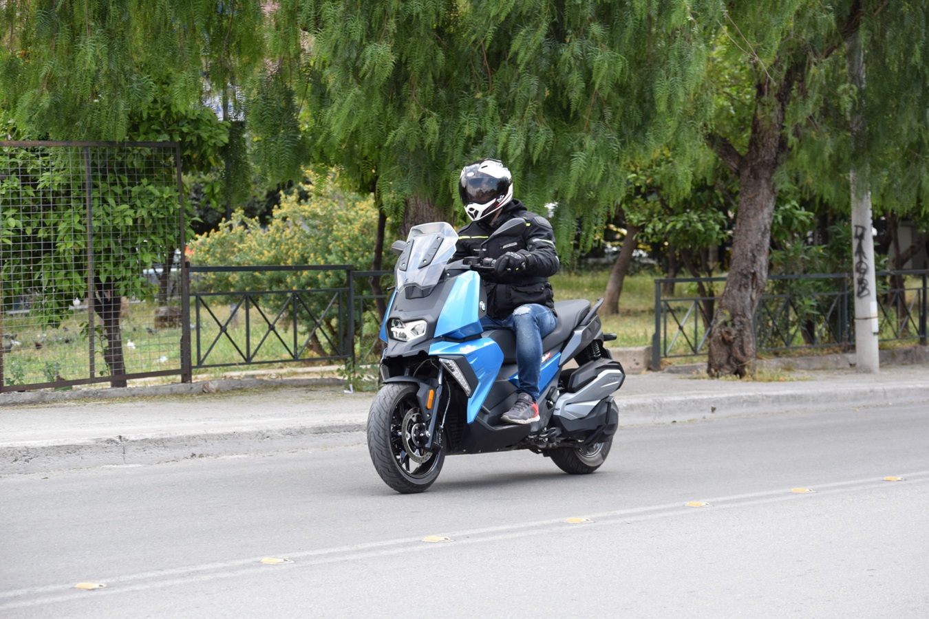 BMW C 400 X action 2