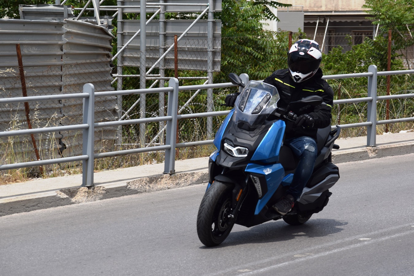 BMW C 400 X action 4