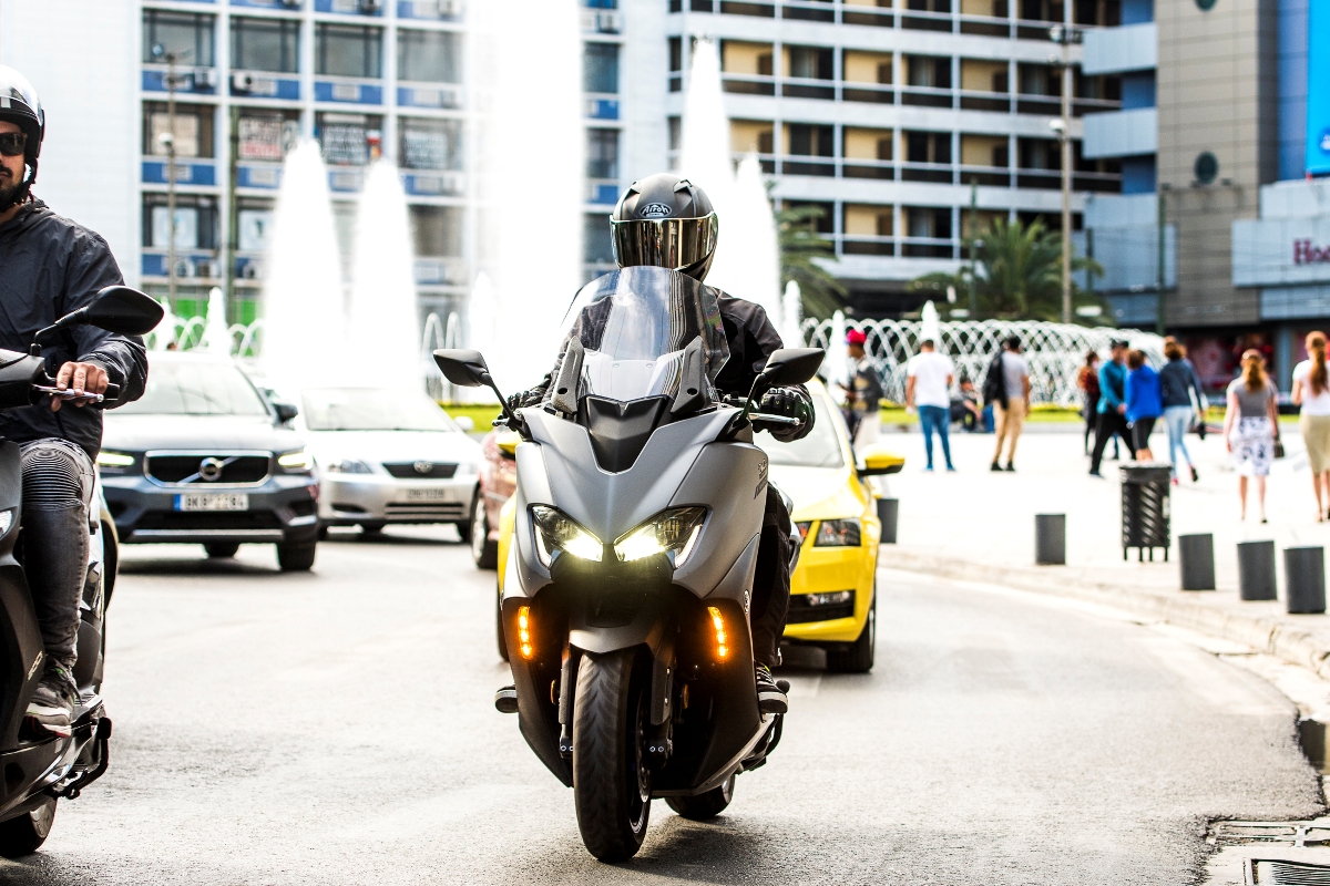 Yamaha TMAX 560 action 5