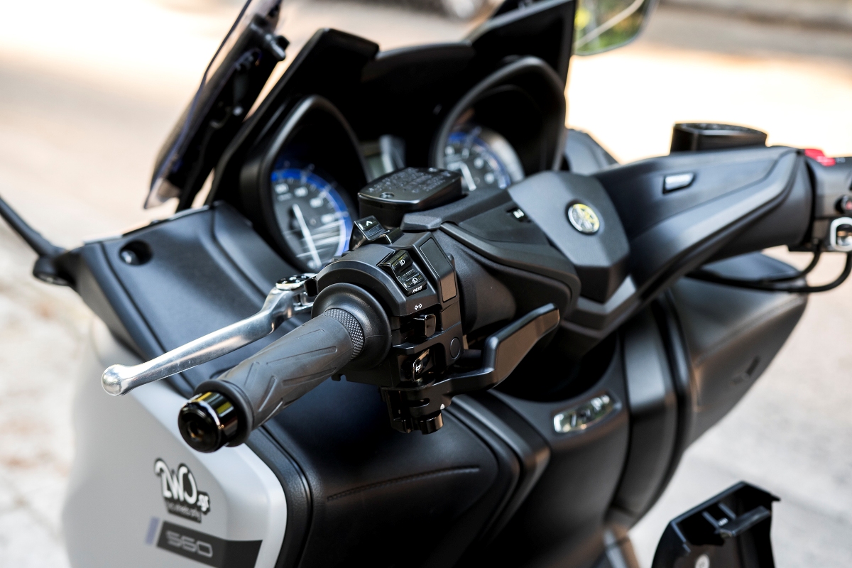 Yamaha TMAX 560 details 8