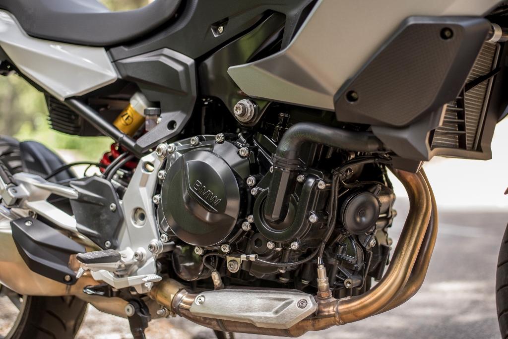 BMW F 900 XR details 3