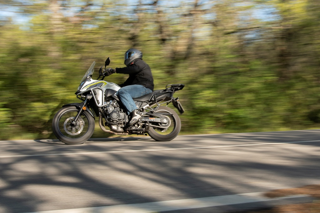 Honda CB 500X action 3