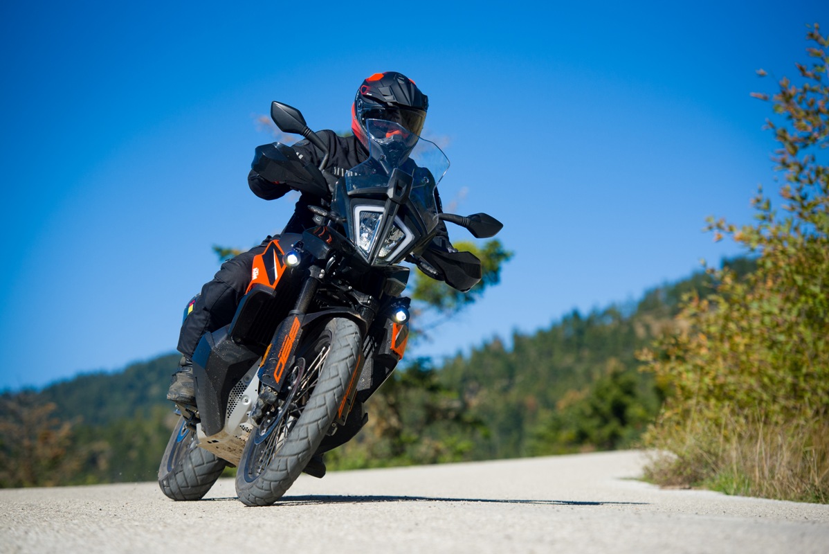 KTM 890 Adventure 2021 action 13