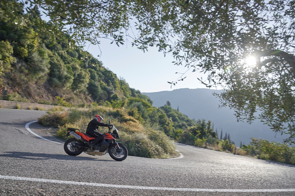 KTM 890 Adventure 2021 action 15