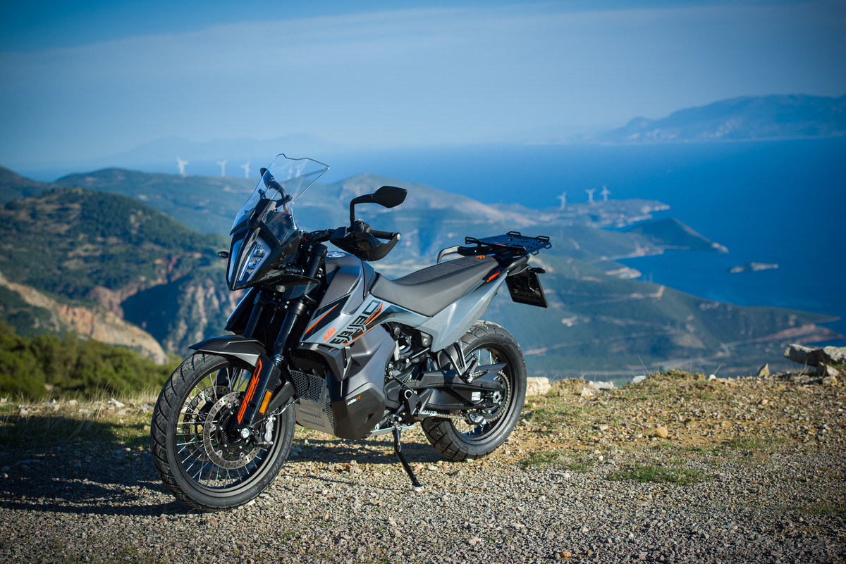 KTM 890 Adventure 2021 static 3