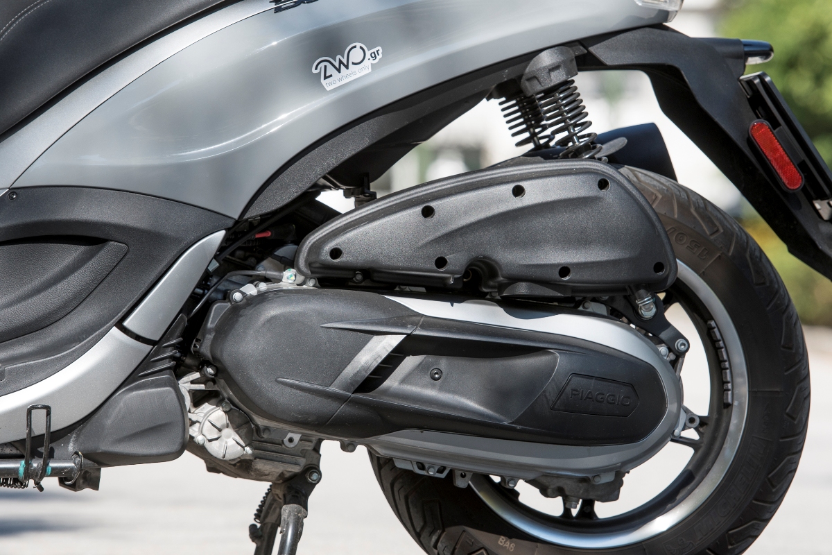 piaggio beverly 350 tourer details 6