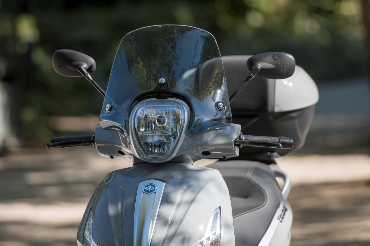 piaggio beverly 350 tourer details 7