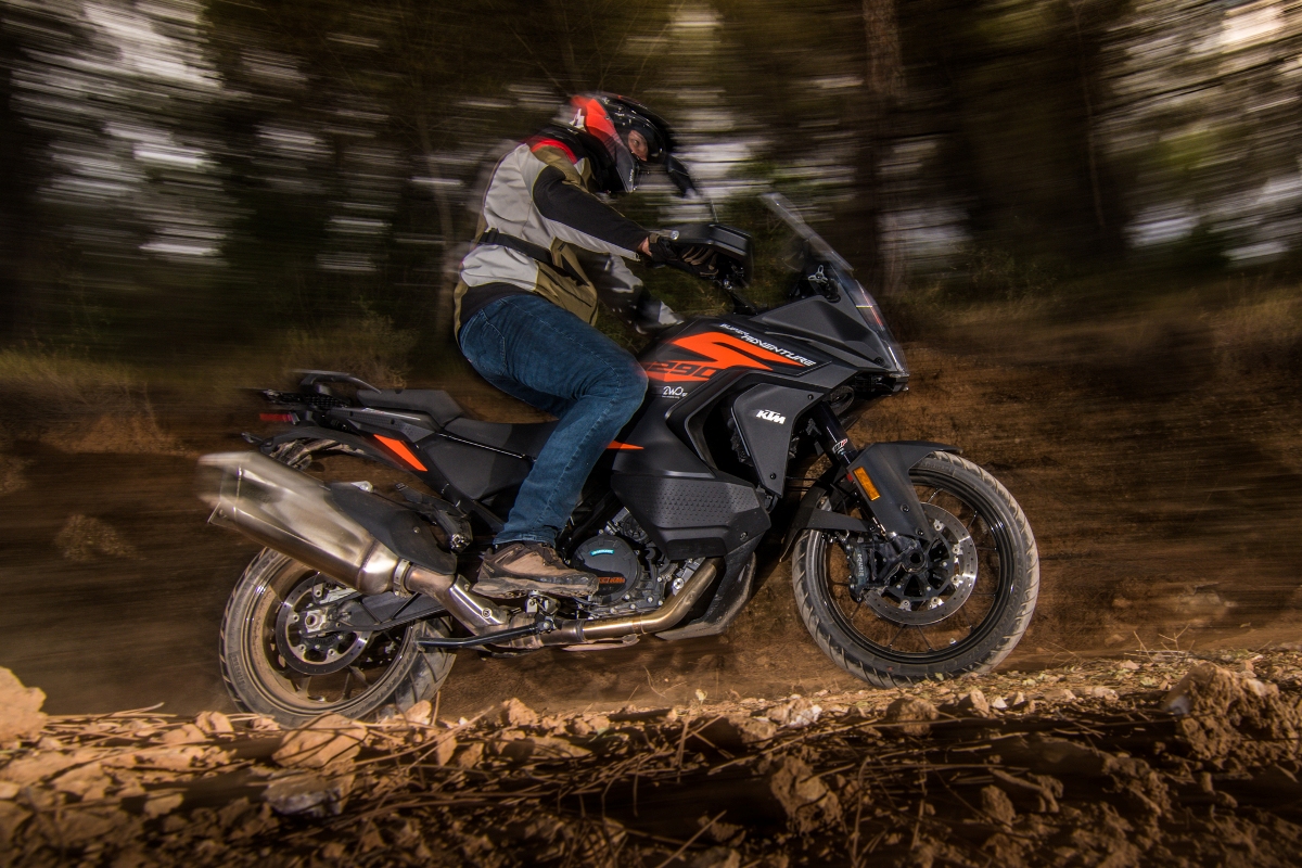 KTM 1290 Super Adventure S 2021 action 9