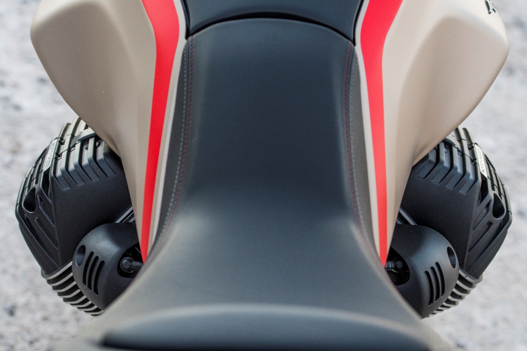 Moto Guzzi V85 TT Travel 2020 details 18