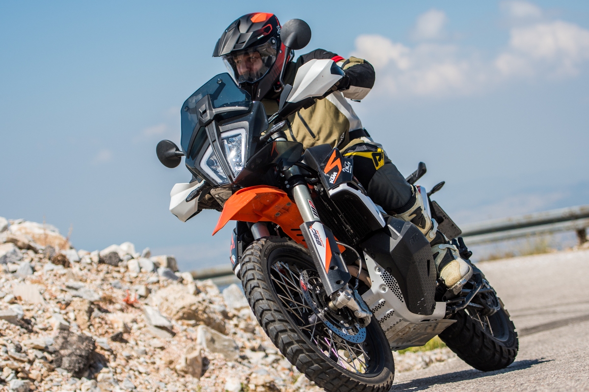 KTM 890 Adventure R action 6