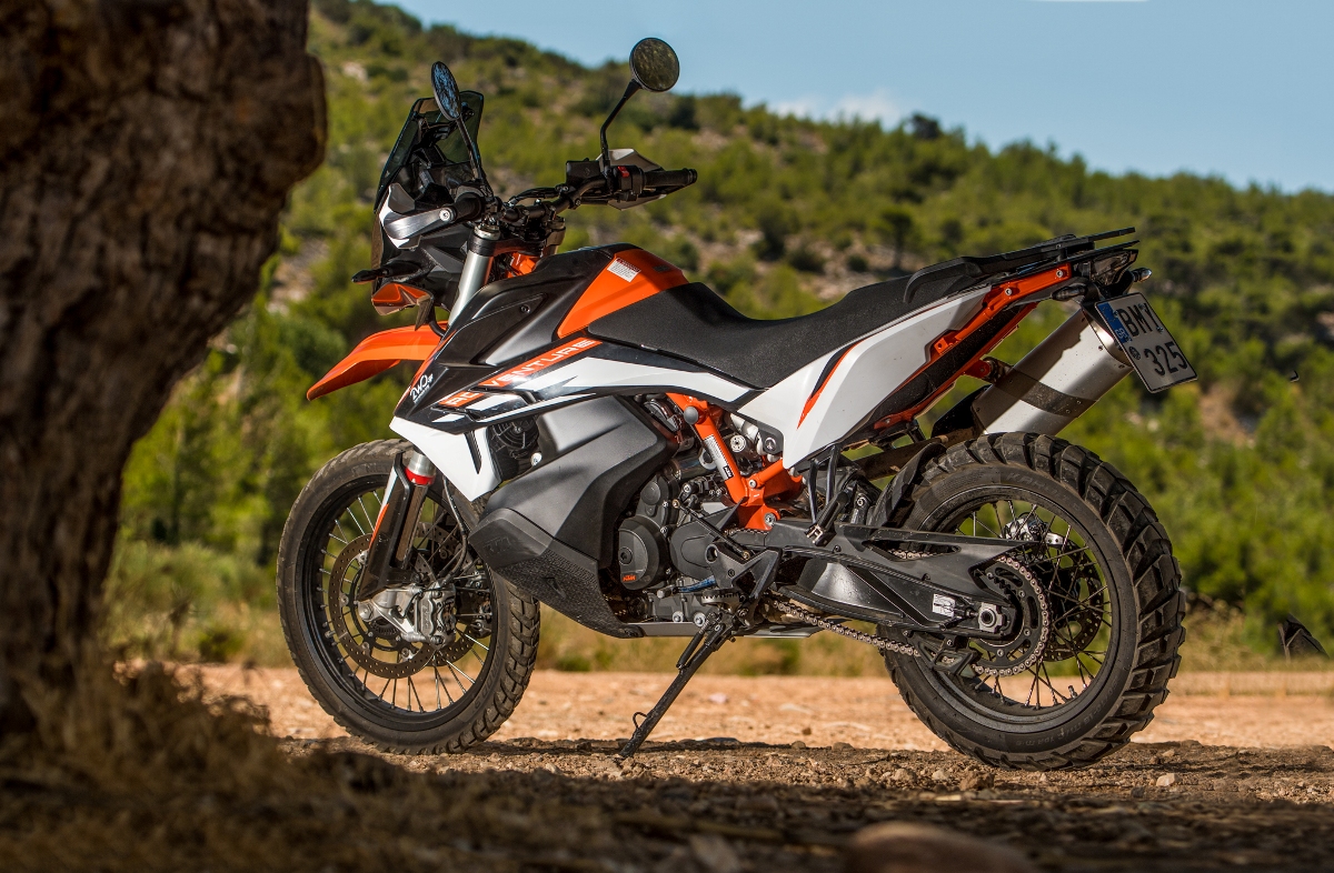 KTM 890 Adventure R static 1