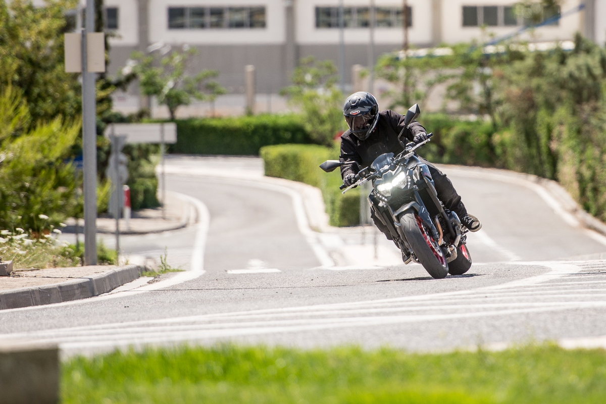 Kawasaki Z900 action 2021 8