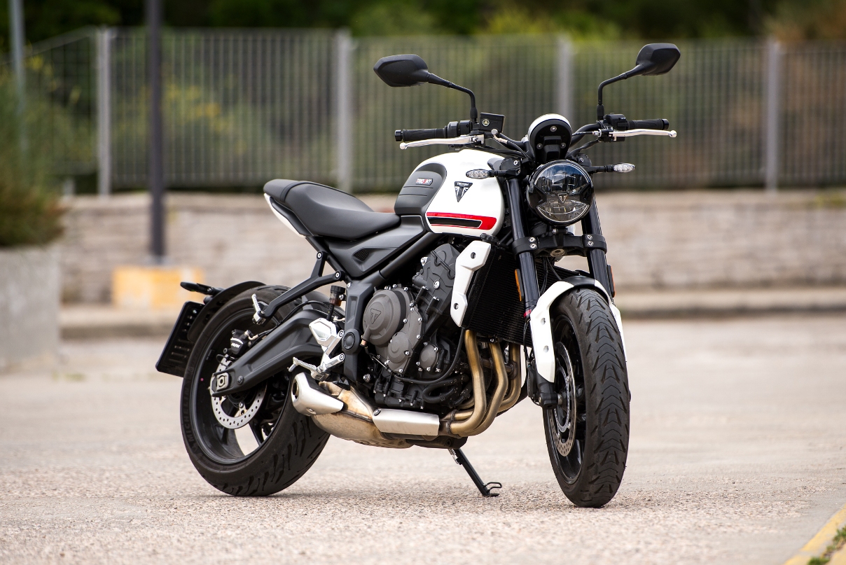 Triumph Trident 660 static 5