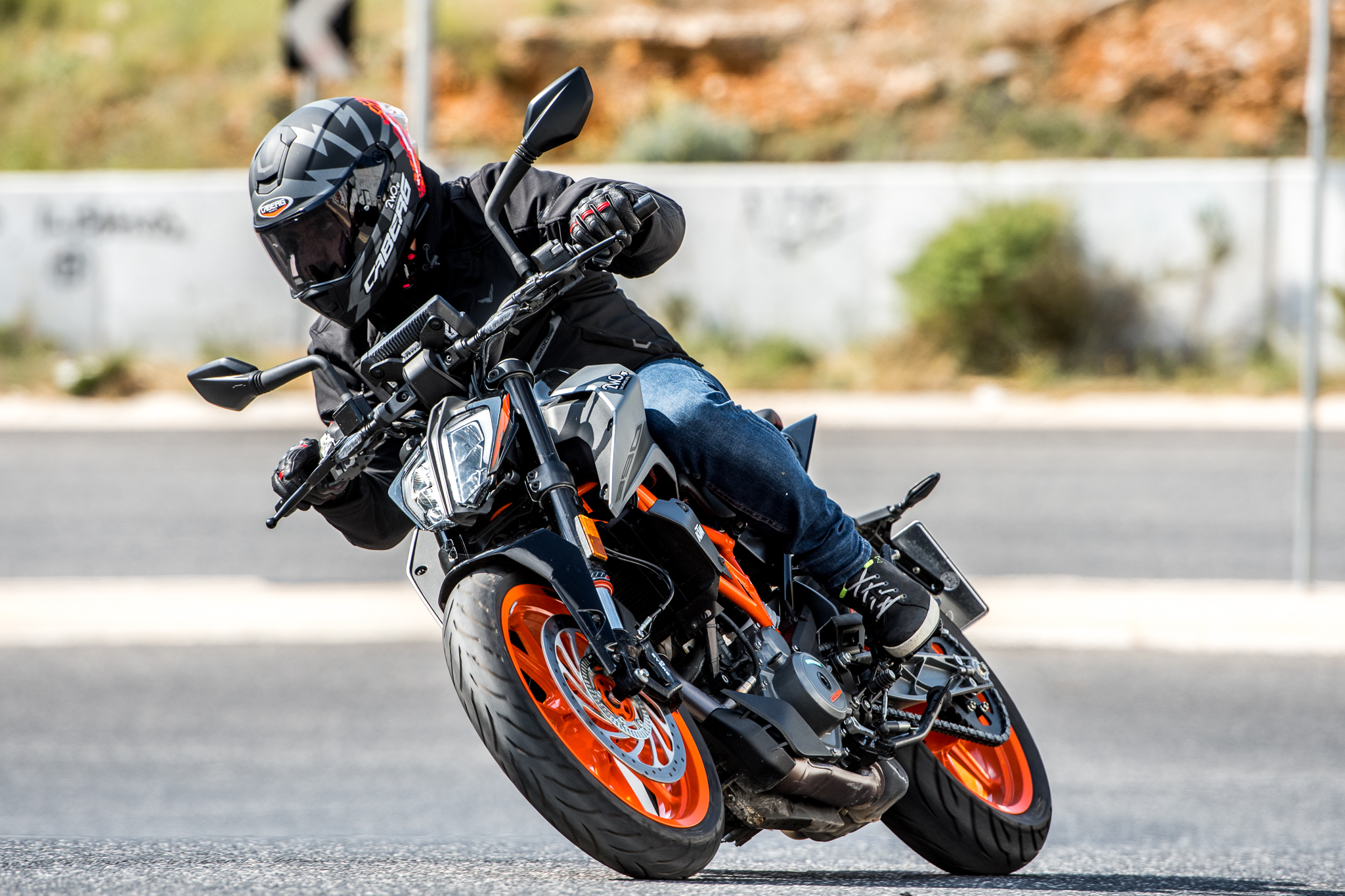 KTM 390 Duke 2021 action 10