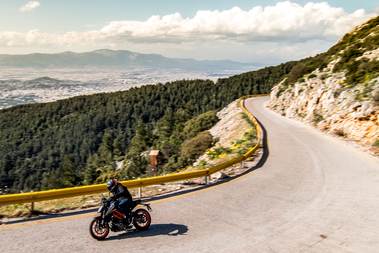 KTM 390 Duke 2021 action 7