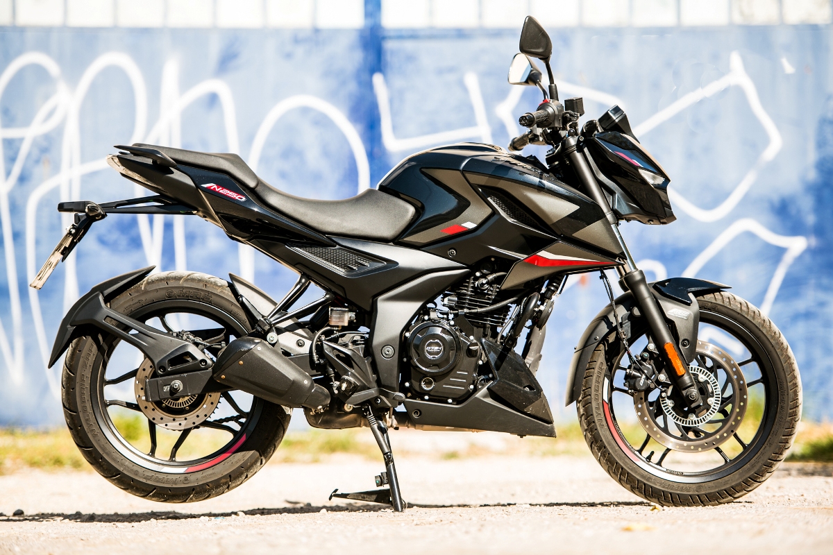 Bajaj Pulsar N250 2023 2WO 14