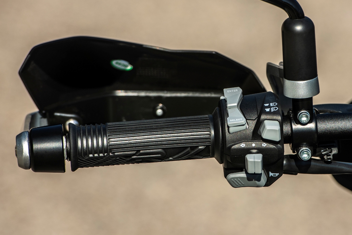 Benelli TRK 702 2wo 2 8