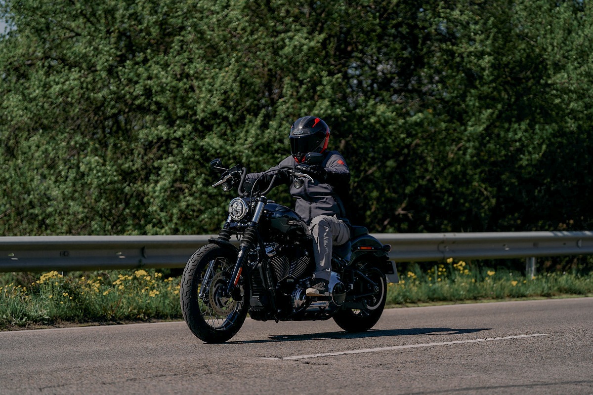STREET BOB 1